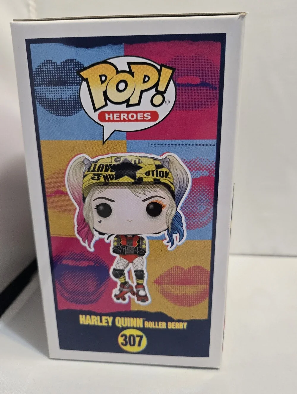 Funko Pop! Birds of Prey #307 Harley Quinn Roller Derby - Blonde & Blue - Picture 3 of 7